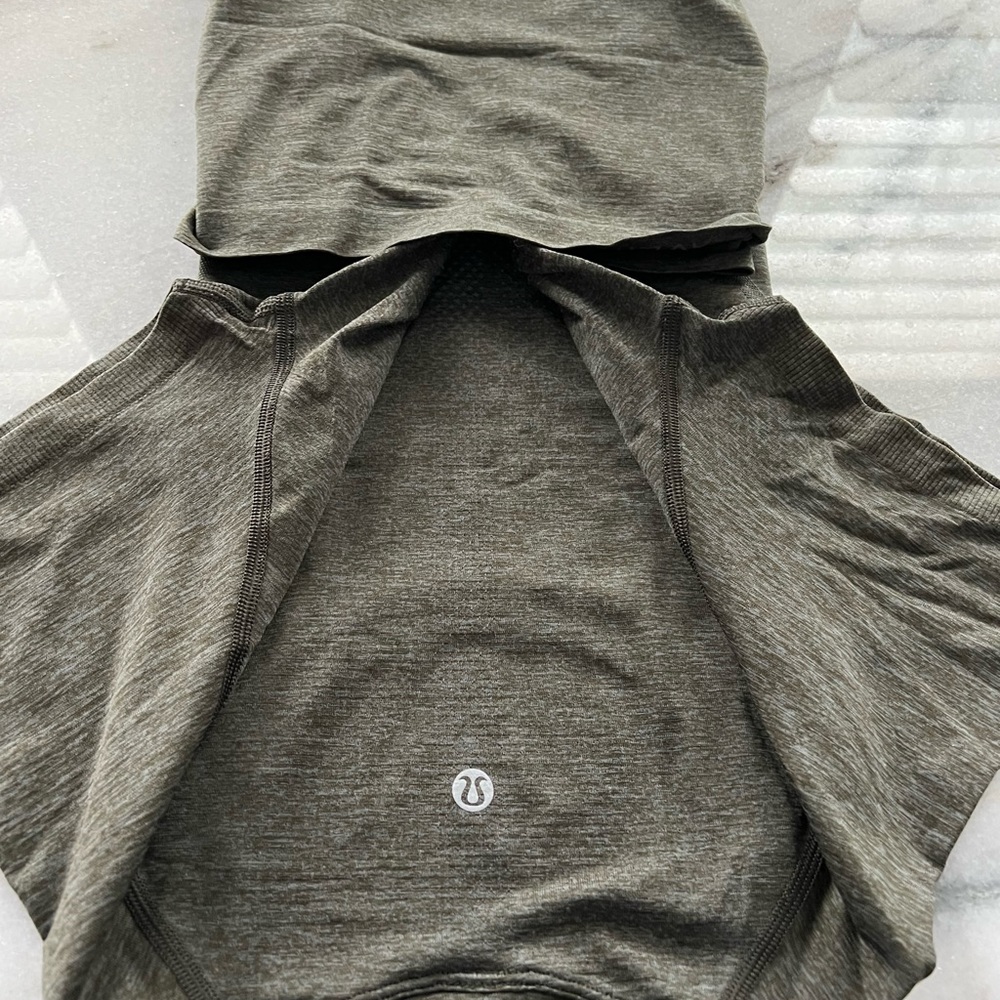 Lululemon top